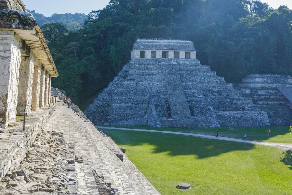 Palenque en Cascada Agua Azul- Misol-ha y la Zona Arqueológica de Palenque
