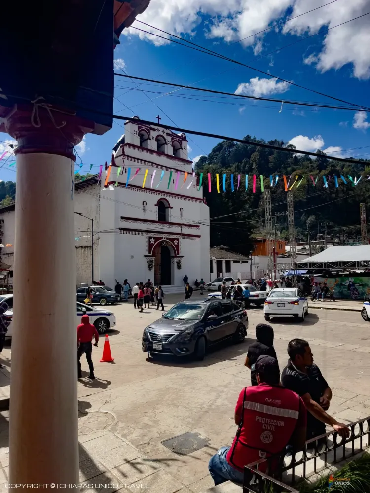 Zinacantan en “Tenejapa y la ruta del posh”